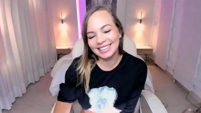 Image 8 of rosie_blakee Stream on Chaturbate on 14 months ago