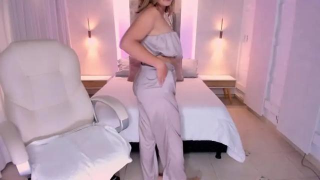 Image 10 of rosie_blakee Stream on Chaturbate on 14 months ago