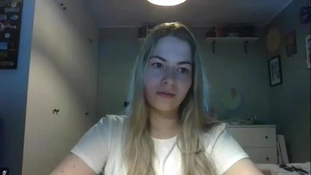 Image 12 of rosie_june Stream on Chaturbate on 29 days ago