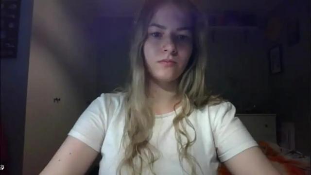 Image 2 of rosie_june Stream on Chaturbate on 2 months ago