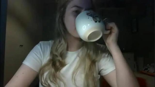 Image 2 of rosie_june Stream on Chaturbate on 2 months ago
