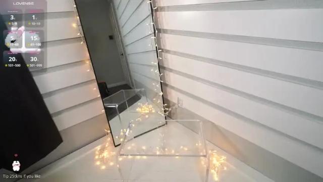 Image 3 of rosiebones Stream on Chaturbate on 2 months ago