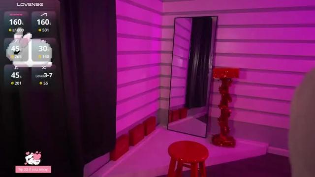 Image 4 of rosiebones Stream on Chaturbate on 4 days ago