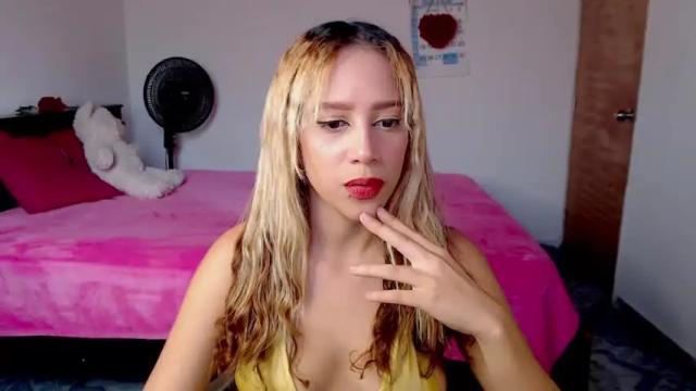 Image 4 of rosietaylor1 Stream on Chaturbate on 14 months ago