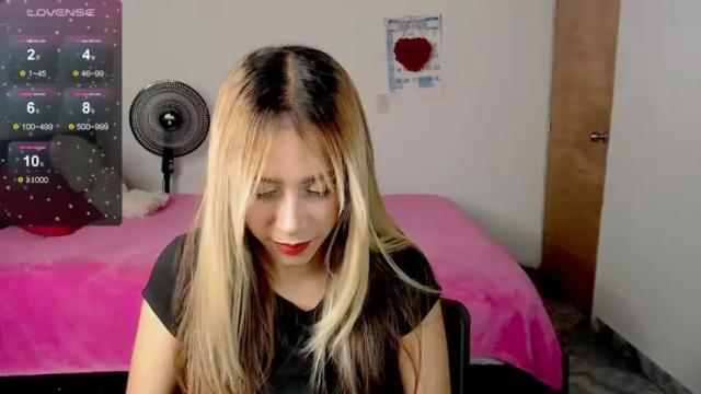 Image 7 of rosietaylor1 Stream on Chaturbate on 14 months ago