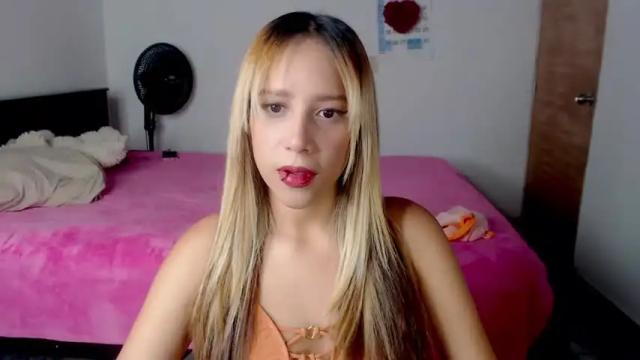 Image 6 of rosietaylor1 Stream on Chaturbate on 14 months ago