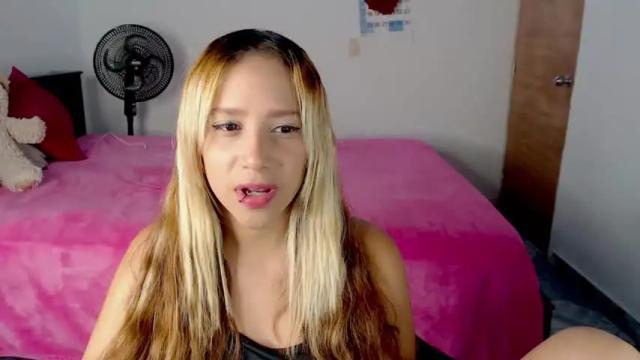 Image 10 of rosietaylor1 Stream on Chaturbate on 13 months ago