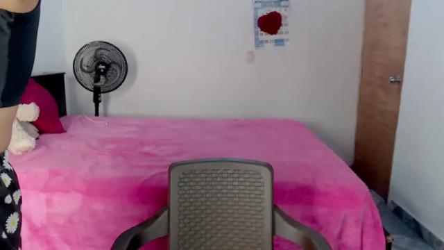 Image 4 of rosietaylor1 Stream on Chaturbate on 13 months ago