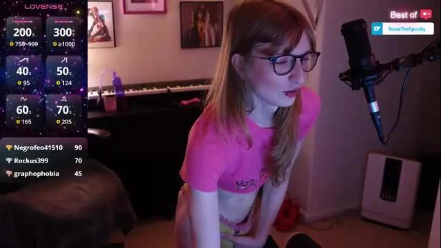 Image 4 of rosiethespooky Stream on Chaturbate on 26 days ago