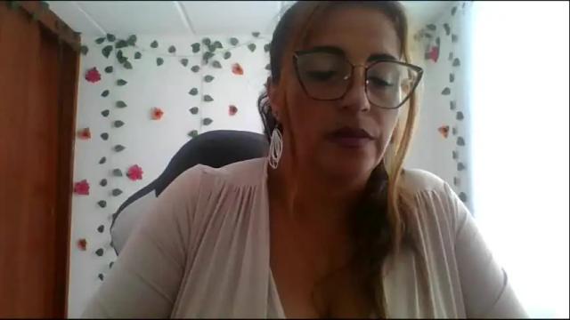 Image 8 of rossanalionheart Stream on Chaturbate on 1 month ago