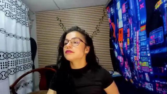 Image 4 of rosse_25 Stream on Chaturbate on 1 month ago