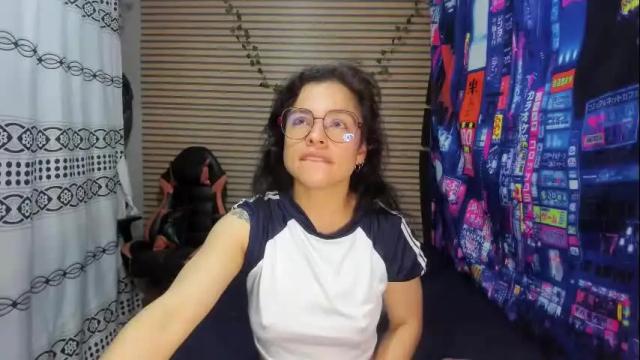 Image 6 of rosse_25 Stream on Chaturbate on 13 days ago