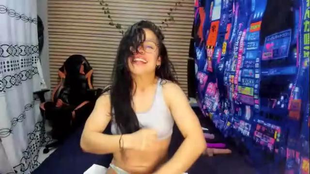 Image 11 of rosse_25 Stream on Chaturbate on 12 days ago