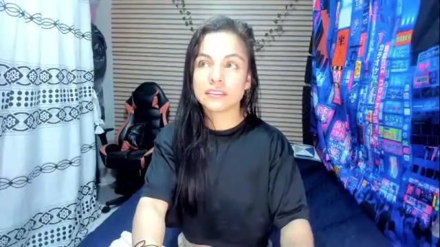 Image 2 of rosse_25 Stream on Chaturbate on 9 days ago