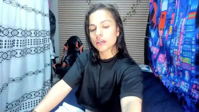 Image 3 of rosse_25 Stream on Chaturbate on 9 days ago