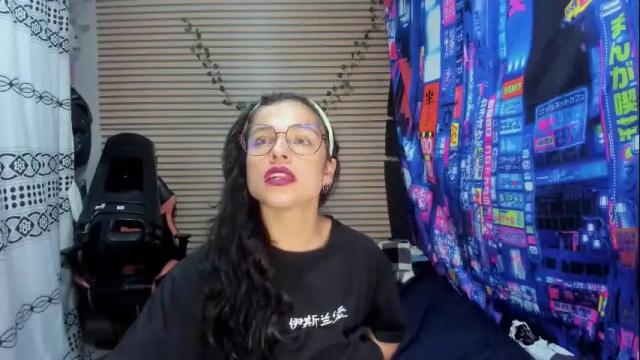 Image 12 of rosse_25 Stream on Chaturbate on 2 days ago