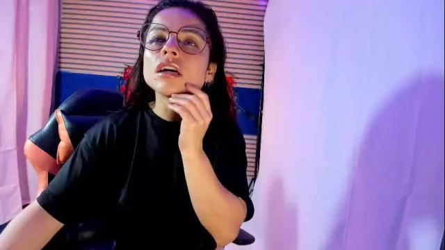 Image 12 of rosse_25 Stream on Chaturbate on 2 months ago