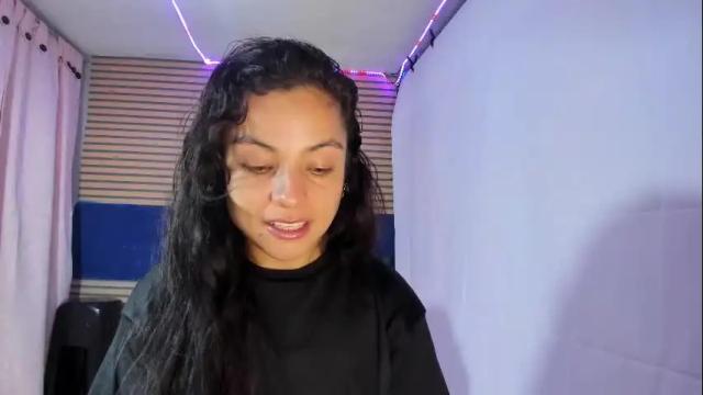 Image 2 of rosse_25 Stream on Chaturbate on 2 months ago