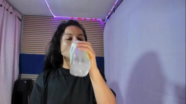 Image 4 of rosse_25 Stream on Chaturbate on 2 months ago