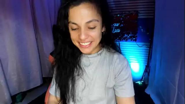 Image 6 of rosse_25 Stream on Chaturbate on 1 month ago