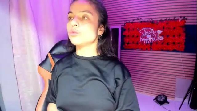 Image 8 of rosse_25 Stream on Chaturbate on 1 month ago