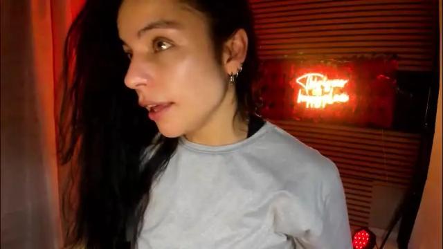 Image 4 of rosse_25 Stream on Chaturbate on 13 days ago