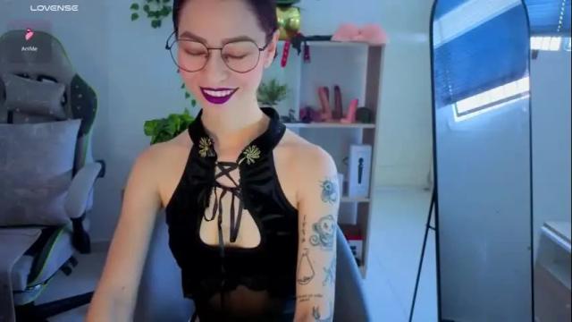 Image 2 of rosse_98_ Stream on Chaturbate on 3 months ago