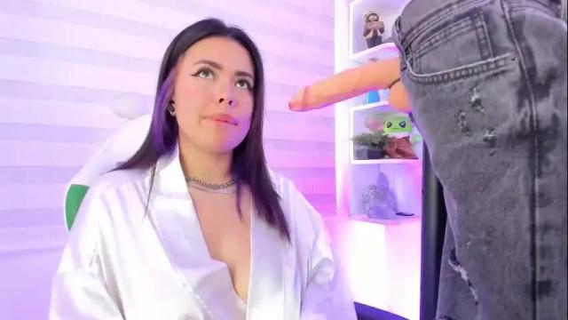 Image 12 of rosse_amyy Stream on Chaturbate on 1 month ago