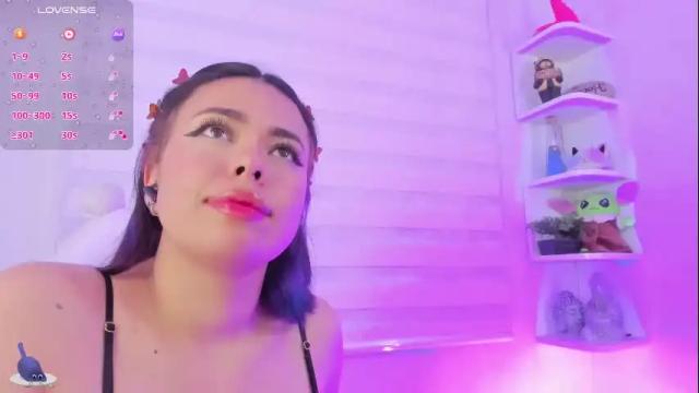 Image 12 of rosse_amyy Stream on Chaturbate on 1 month ago