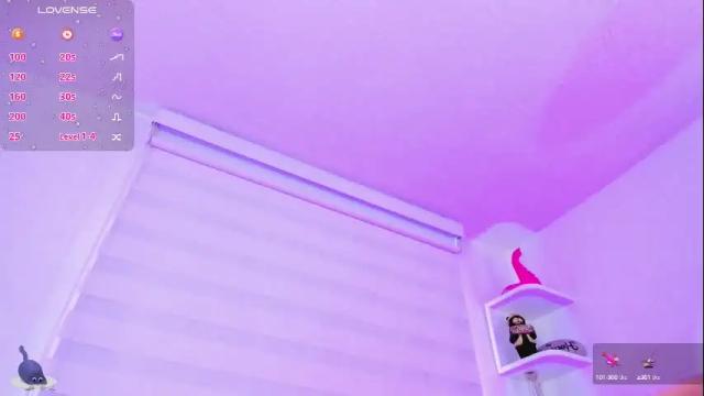 Image 10 of rosse_amyy Stream on Chaturbate on 1 month ago