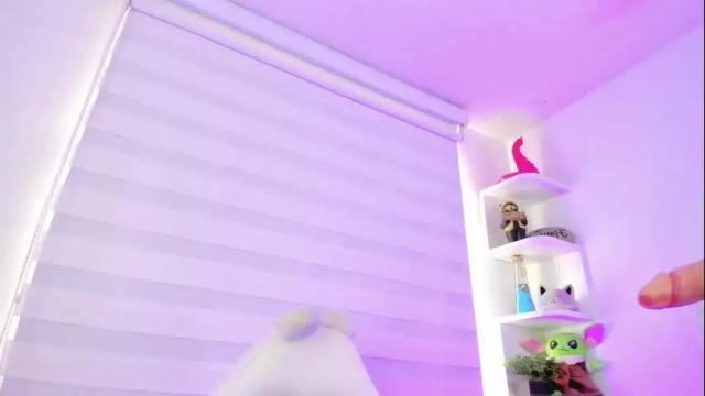 Image 7 of rosse_amyy Stream on Chaturbate on 1 month ago