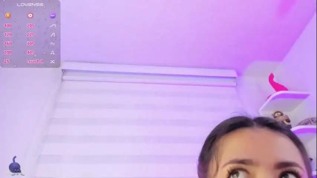 Image 12 of rosse_amyy Stream on Chaturbate on 1 month ago