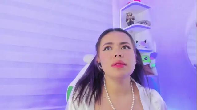 Image 12 of rosse_amyy Stream on Chaturbate on 1 month ago