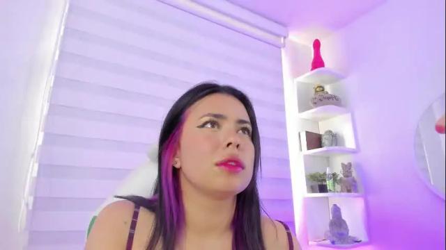 Image 12 of rosse_amyy Stream on Chaturbate on 1 month ago