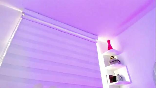 Image 11 of rosse_amyy Stream on Chaturbate on 1 month ago