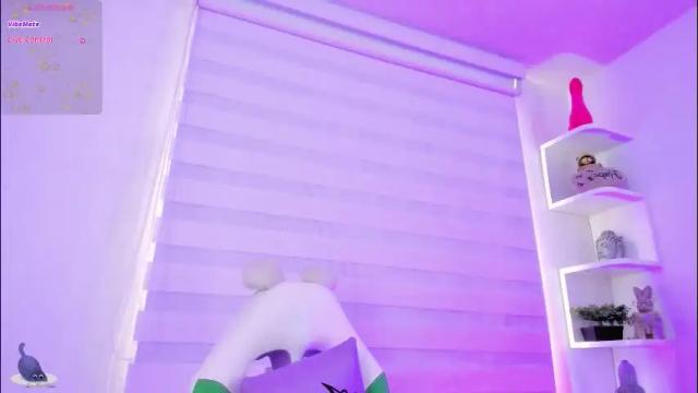 Image 2 of rosse_amyy Stream on Chaturbate on 1 month ago