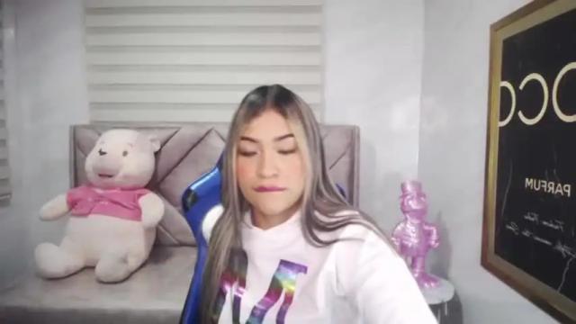 Image 4 of rosse_jeane_v Stream on Chaturbate on 13 months ago
