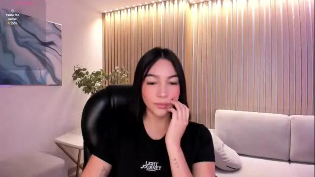 Image 3 of rossierhoades Stream on Chaturbate on 1 month ago