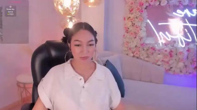 Image 2 of rossierhoades Stream on Chaturbate on 25 days ago