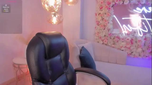 Image 7 of rossierhoades Stream on Chaturbate on 25 days ago
