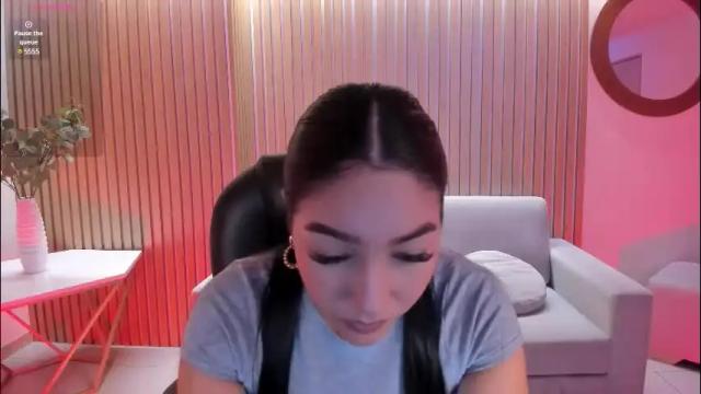 Image 3 of rossierhoades Stream on Chaturbate on 13 days ago