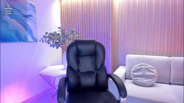 Image 10 of rossierhoades Stream on Chaturbate on 12 days ago
