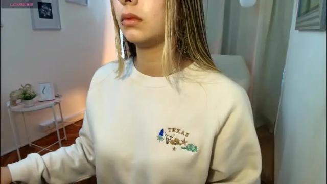 Image 2 of rousee_v Stream on Chaturbate on 5 hours ago