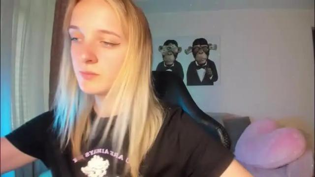 Image 3 of rousereed Stream on Chaturbate on 2 months ago