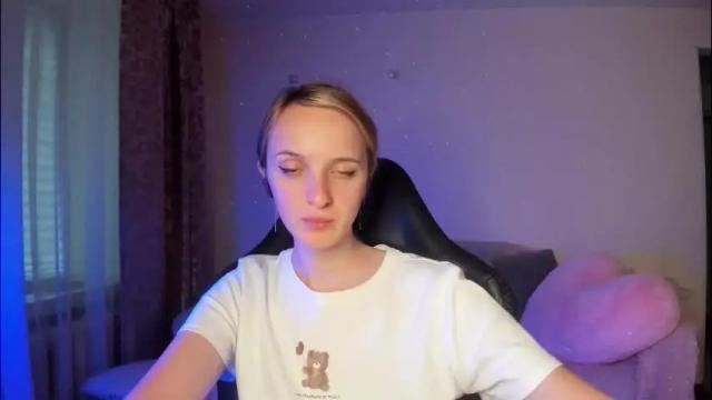 Image 3 of rousereed Stream on Chaturbate on 2 months ago