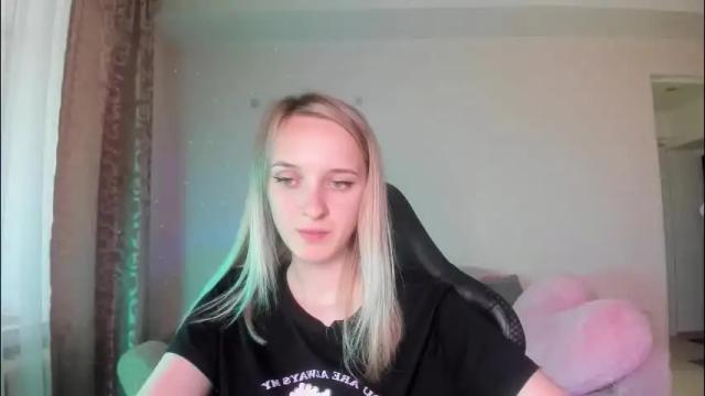 Image 3 of rousereed Stream on Chaturbate on 2 months ago