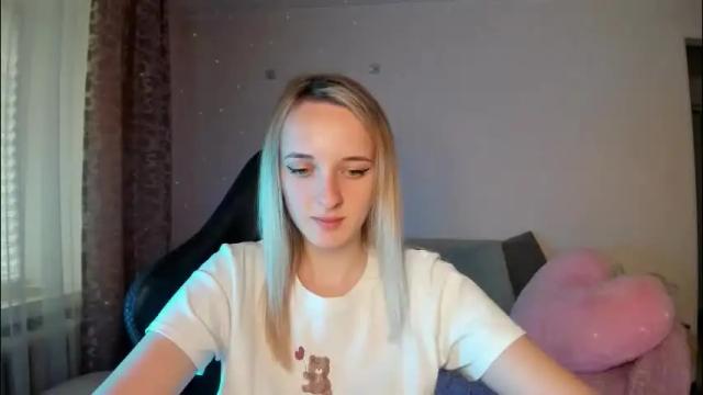 Image 3 of rousereed Stream on Chaturbate on 2 months ago