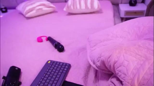 Image 7 of rousse_coup Stream on Chaturbate on 1 month ago