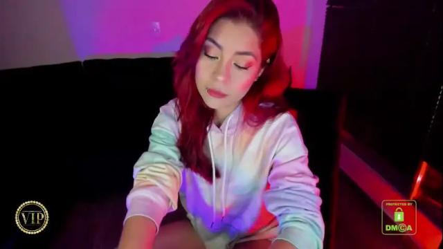 Image 2 of rouxeee Stream on Chaturbate on 3 months ago