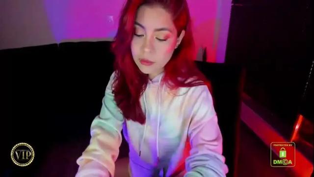 Image 3 of rouxeee Stream on Chaturbate on 3 months ago